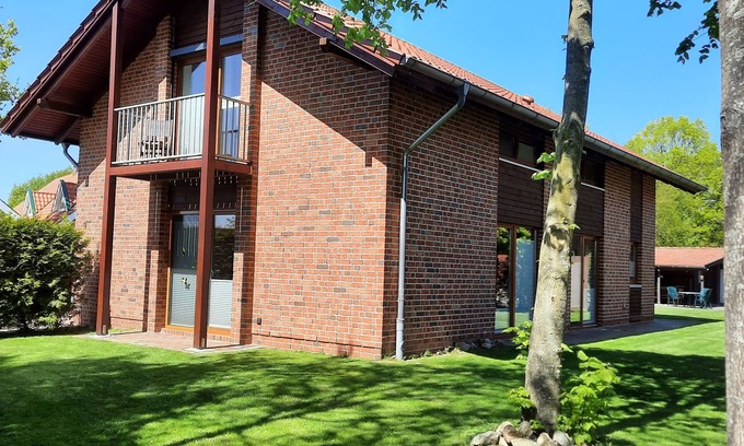 Uplengen Casa | Modern vacation home for up to 10 people, 3km to the bathing lake, with garden and balcony