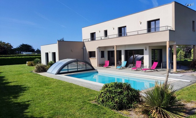 Sables-d'Or-les-Pins Casa | Villa moderna en Les Sables d'Or con piscina climatizada