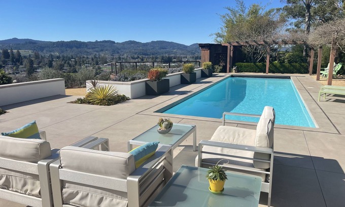Healdsburg Villa | Modern Villa just minutes from Healdsburg Plaza