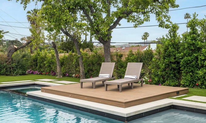 Woodland Hills Villa | MODERN VILLA POOL BASKETBALL COURT