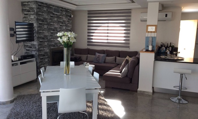 Aghir Villa | VILLA DE ALTO ESTÁNDAR CON PISCINA CERCA DE LA PLAYA