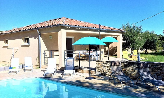 Brujas Casa | Villa moderna con piscina privada climatizada, capacidad para 6 personas, cerca de Vallon Pont d’Arc