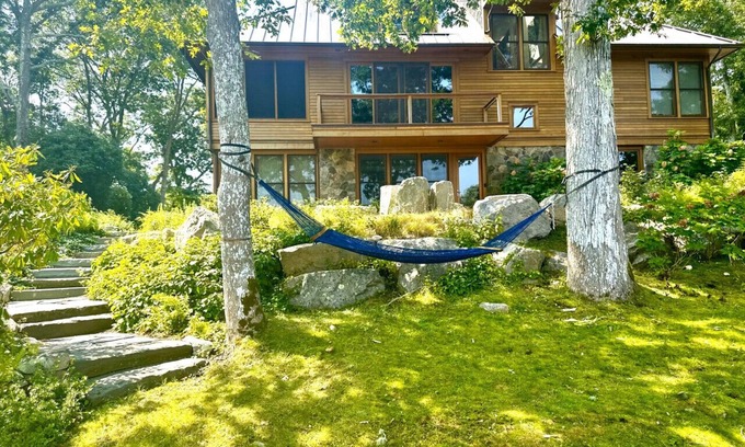 Falmouth Casa | Cygnus House - Modern Waterfront Home & Exclusive Quissett Beach