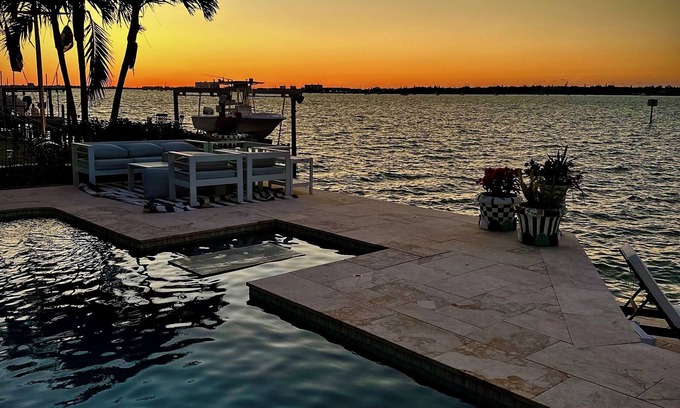 St. Petersburg Casa | Modern Waterfront Paradise Pool & Hot Tub