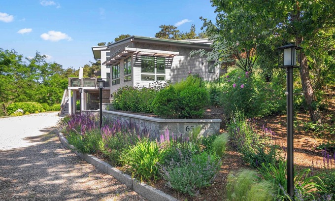 Wellfleet Casa | Modern Wellfleet Retreat 2 mi to Beach!