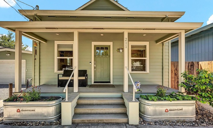 Cloverdale Casa | Modern Wine Country Bungalow, Walk to Downtown