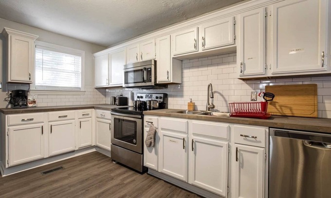 Smoketown Jackson Casa | Modern yet historic 3BR House by CozySuites