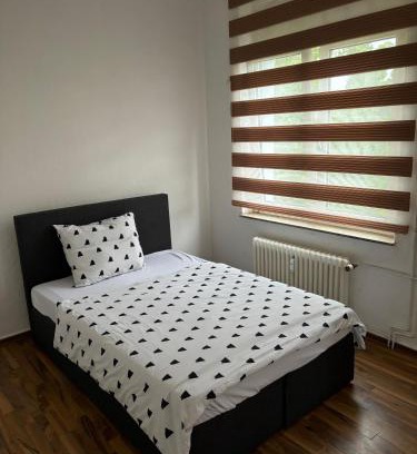 Dorstfelder Brucke Casa | Moderne WG WohngemeinschaftZimmer Wohnung im Stadtzentrum mit idyllischem Garten hinter dem Haus der perfekte Rückzugsort für entspannte Stunden im Ferein