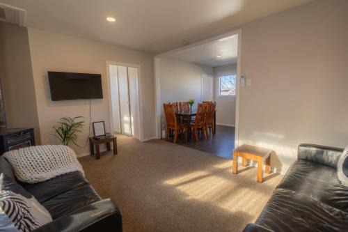 Twizel Casa | Modernised Mackenzie with central location.