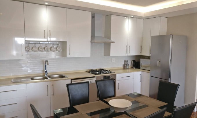 Greater Johannesburg Metropolitan Area Apartamento | Moderno y prístino apartamento en Blairgowrie.