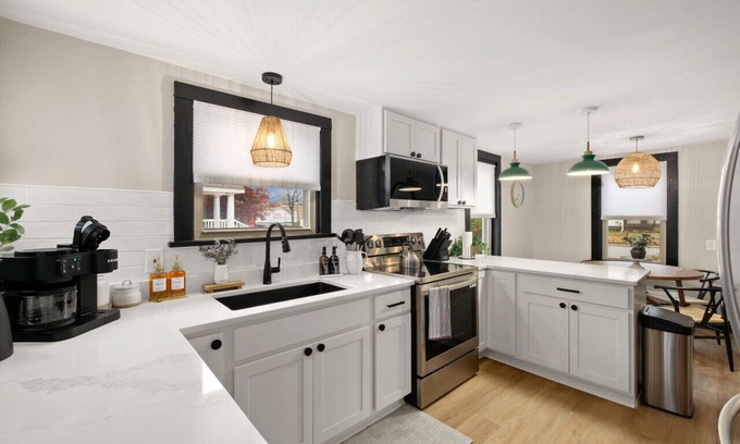 Medina Apartamento | Modernized Historical Home in Downtown Medina w/Hot Tub