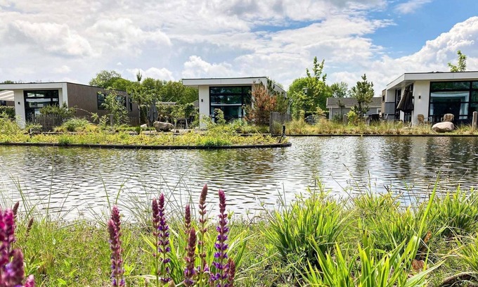 Avenhorn Chalet De Esquí | ✓ Module Special at Park Westerkogge ✓ Holiday home for 4 people ✓ Located in Berkhout (North Holland) ✓ Waterfront holiday resort ✓ Book directly at the resort