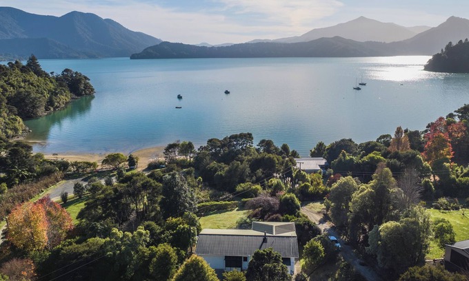 Moetapu Bay Casa | Moetapu Magic - Marlborough Sounds Holiday Home