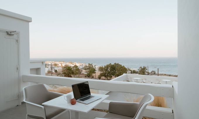 Kamari Hotel | Mon Signor