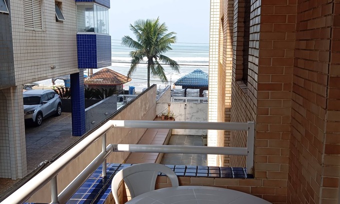 Mongagua Apartamento | MONGAGUÁ APARTMENT/ ON THE SAND/ SEASIDE/ WI-FI/ CLOSE TO SHOPPING CENTER/ PET FRIENDLY