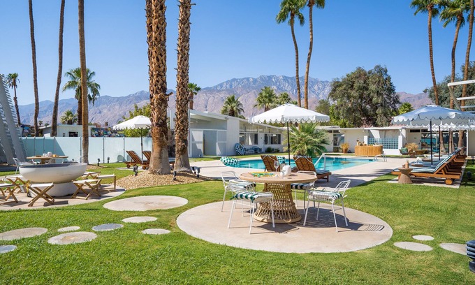Desert Park Estates Hotel | Monkey Tree Hotel 6 by AvantStay | Stylish Hotel in Palm Springs w/ Pool!