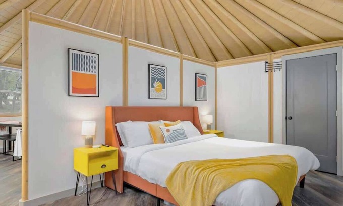 Canyon Lake Cabina | Monroe: Hill Country Luxe Yurt | Hot Tub | Glamp
