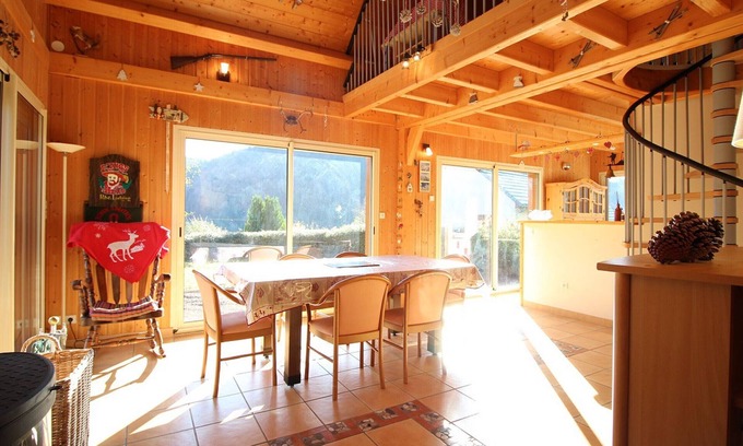 Mont-Dore Chalet De Esquí | Mont-Dore: Amplio chalet con estacionamiento y gran terreno