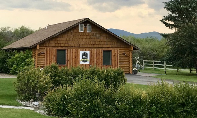 Dillon Cabina | Montana Inspired Cabin close to 4 season outdoor recreation