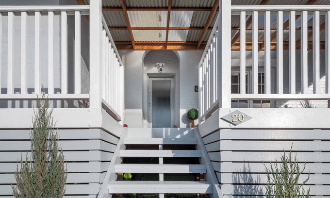 Newstead Casa | Monte-Vista: Minutes to the City, Views & Parking