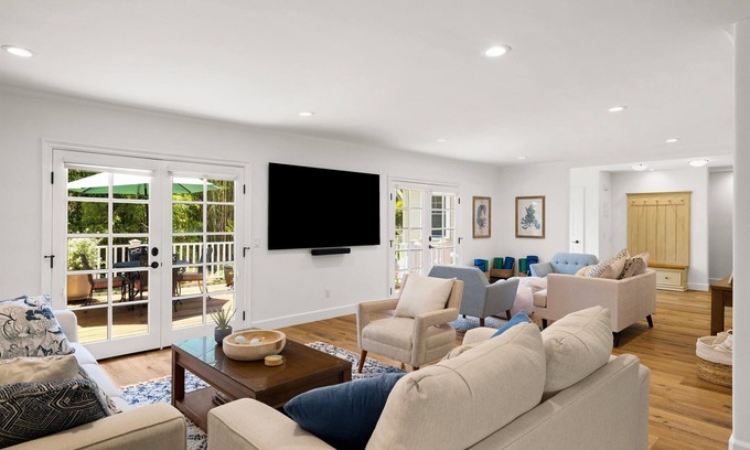 Montecito Casa | ¡Camina hasta Beach and Coast Village Road desde este exuberante y aislado oasis!