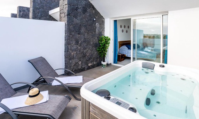 Playa Blanca Casa | Monterey House Playa Blanca