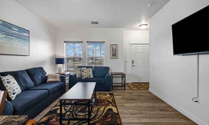 Boise Casa | Monthly Stays Welcome! 2 Master en Suites | 15 min to Downtown & 5 min to Village | Walk to Coffee
