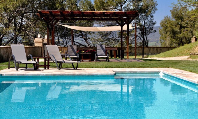 La Torre de Claramunt Apartamento | Apartamento Montserrat con terraza y piscina