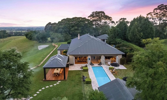 Meroo Meadow Casa | 'Moondance' - Luxurious Hillside Retreat