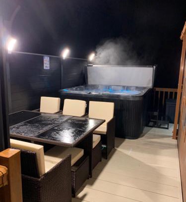 Morpeth Cabina | Moonlight Ridge -2 bedroom lodge with hot tub