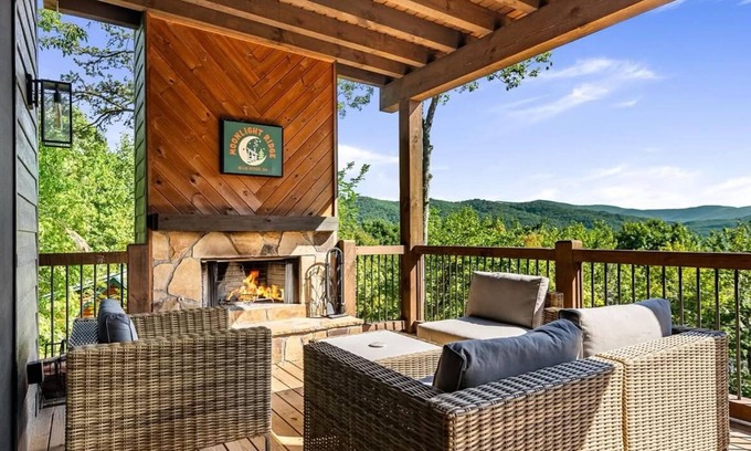 Foxfire Estates Casa | Moonlight Ridge! Best View! 8 min to Blue Ridge!