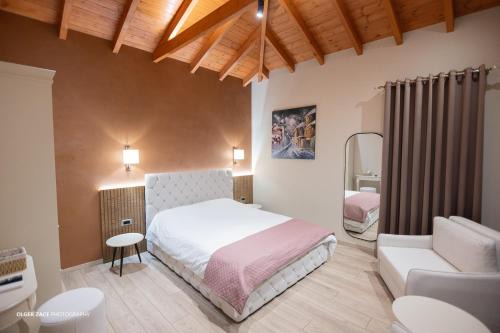 Korce Cama Y Desayuno | Moonlight Serenade