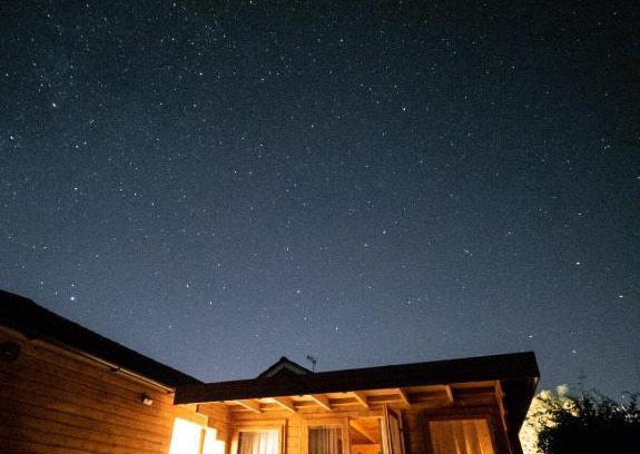 Bromham Chalet De Esquí | Moors Wood Relaxing ,Tranquil retreat with Hot Tub