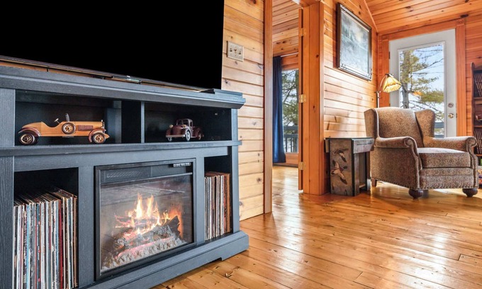 Ellsworth Casa | Moose Lodge on the Lake
