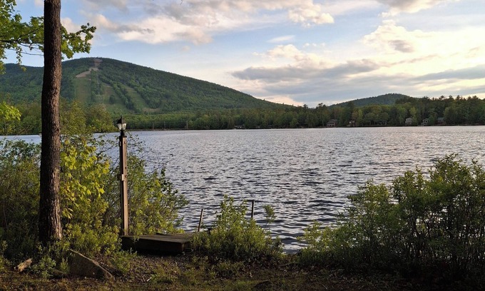 Bridgton Cabina | Moose Pond Hideaway-Rustic Maine Camp for Family, Friends unforgettable Memories