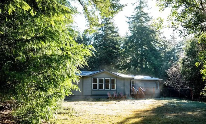 Bandon Casa | Moose's Manor at Bandon: Pet Friendly, 5 min to Bandon Dunes & Beach