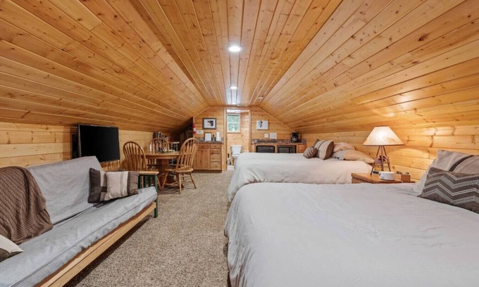 Island Park Apartamento | Moosewood Studio | Walk to Lake + 35 min to YSNP