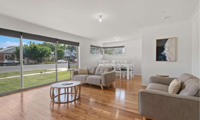 Wagga Wagga Casa | Morgan Abode - Walk to CBD, Modern Escape