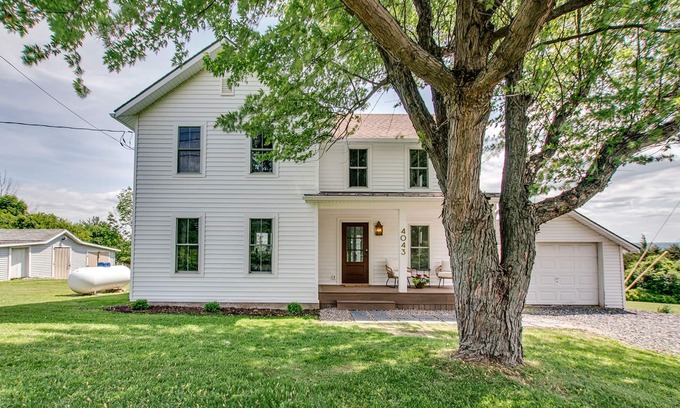 Valois Casa | Morning Dove farmhouse on Seneca lake wine trail