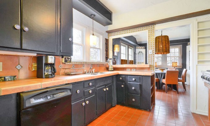 Barton Heights Casa | Moroccan-Inspired Retreat in SoLa -- Walk to Downtown Sleeps 6