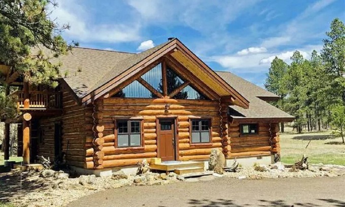 Custer Casa | Morris Place Lodge next to Stockake Lake in CSP
