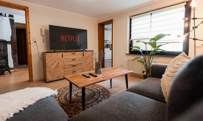 Ediger Casa | Mosel-Fachwerkhaus in Ediger-Eller - Charmant & Komfortabel, Nähe Calmont Klettersteig, bis 5 Personen - 2 Schlafzimmer & Netflix