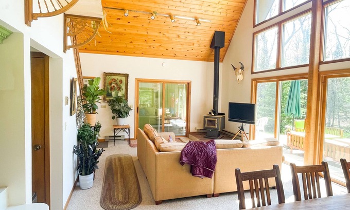La Pointe Cabina | Moss Creek Cabin in the woods on Madeline Island
