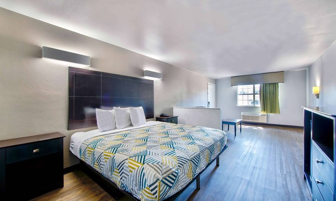 South Arlington Hotel | Motel 6 Arlington, TX