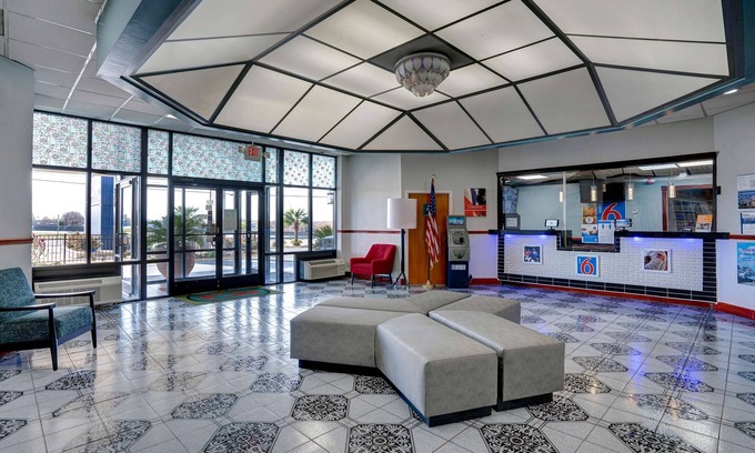 Burlington Hotel | Motel 6 Burlington, NC