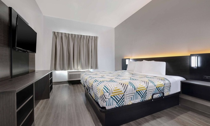 Dallas Hotel | Motel 6 Dallas, TX - Methodist Charlton Medical Ctr.