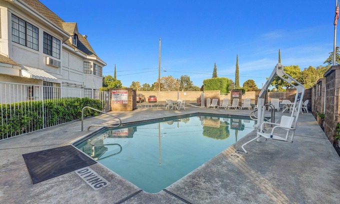 Fresno Hotel | Motel 6 Fresno, CA - Belmont Ave