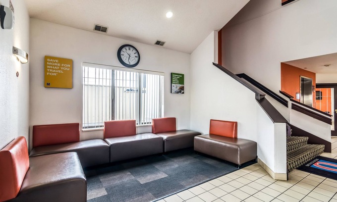 Harvey Hotel | Motel 6 Harvey, IL