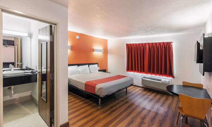 North Richland Hills Hotel | Motel 6 North Richland Hills, TX