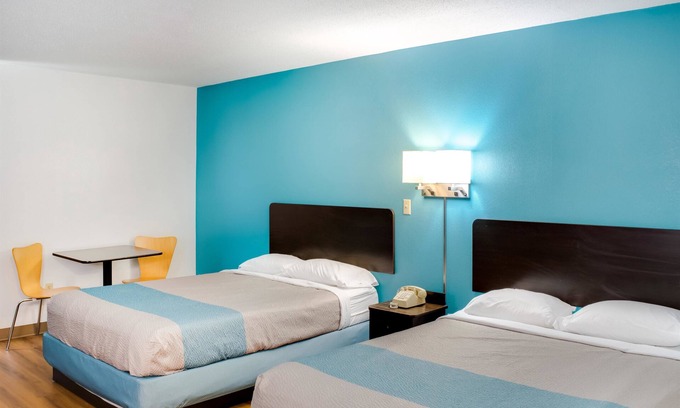 Richmond Hotel | Motel 6 Richmond, IN